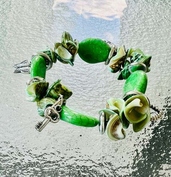 Unbranded Jewelry - Set of Four Pristine Vintage 7" Coastal Bohemian Beach Style Stretchy Bracelets